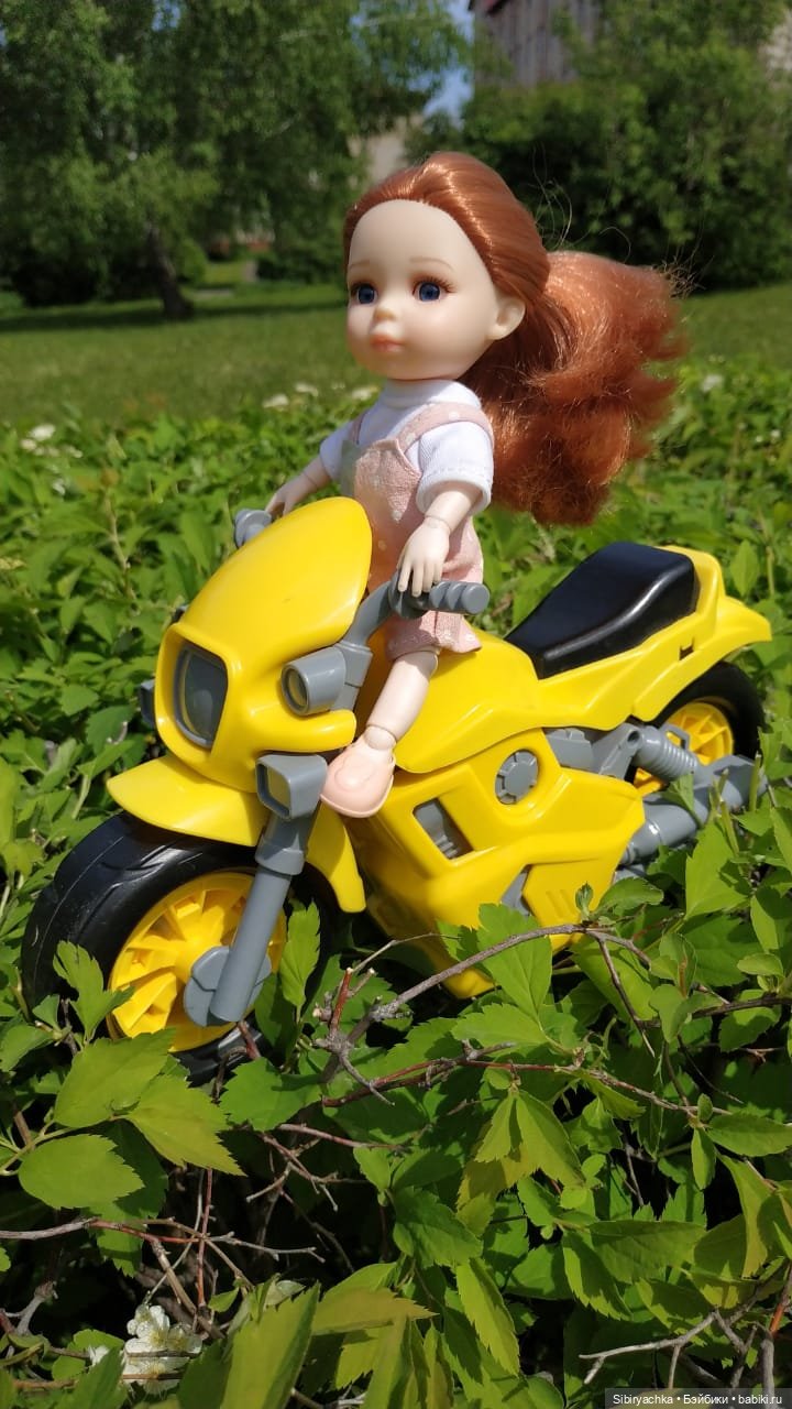 Первая летняя прогулка Лизоньки и Полины (фото 5)