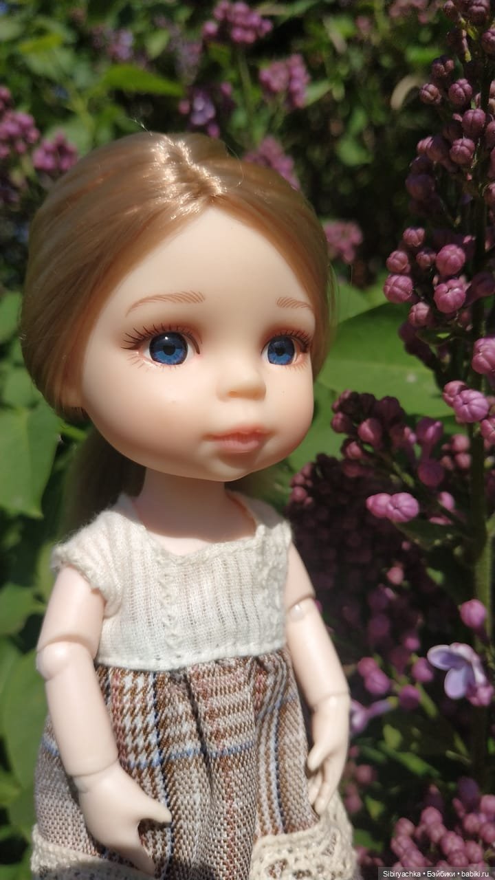 Первая летняя прогулка Лизоньки и Полины