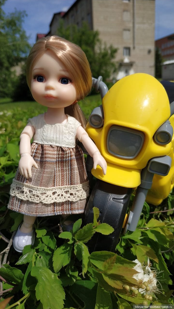 Первая летняя прогулка Лизоньки и Полины (фото 10)