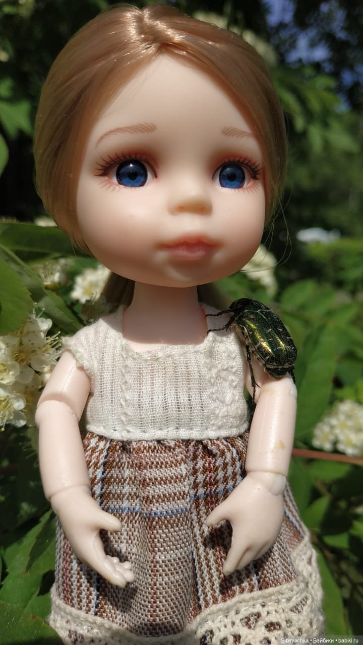 Первая летняя прогулка Лизоньки и Полины