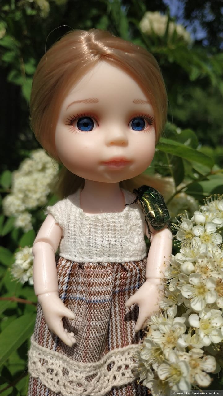 Первая летняя прогулка Лизоньки и Полины