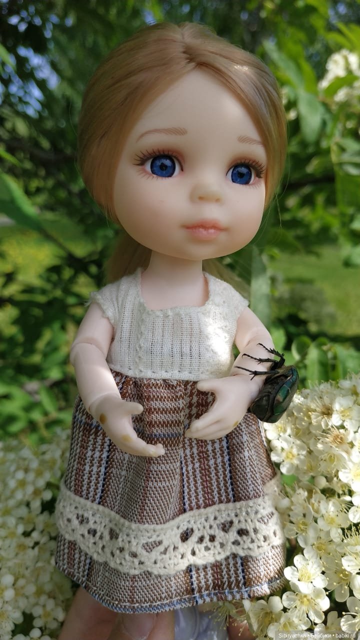 Первая летняя прогулка Лизоньки и Полины