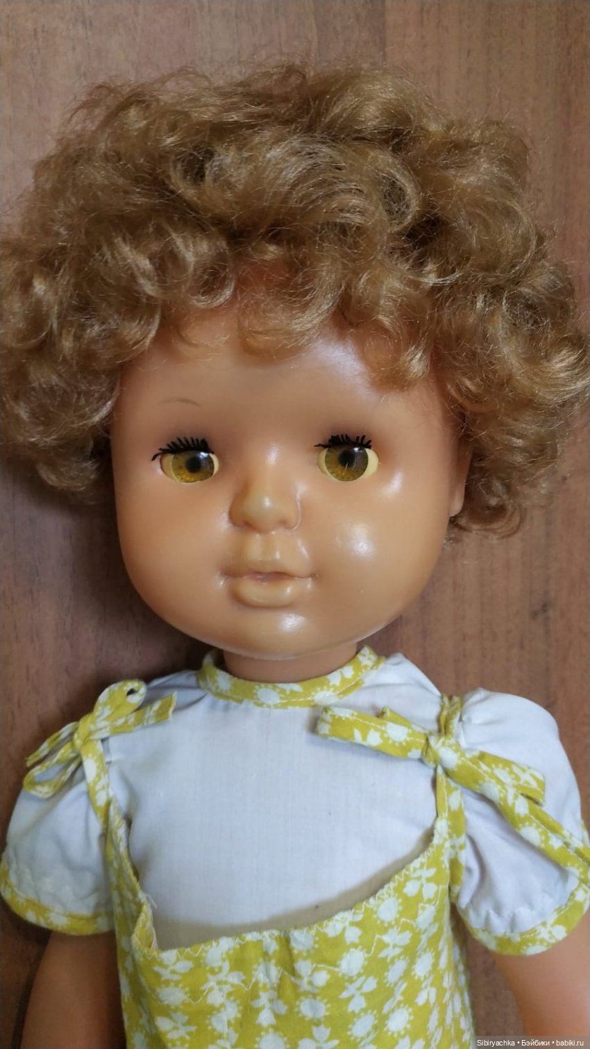 Жёлтые и красные наряды девочек из прошлого (фото 9)