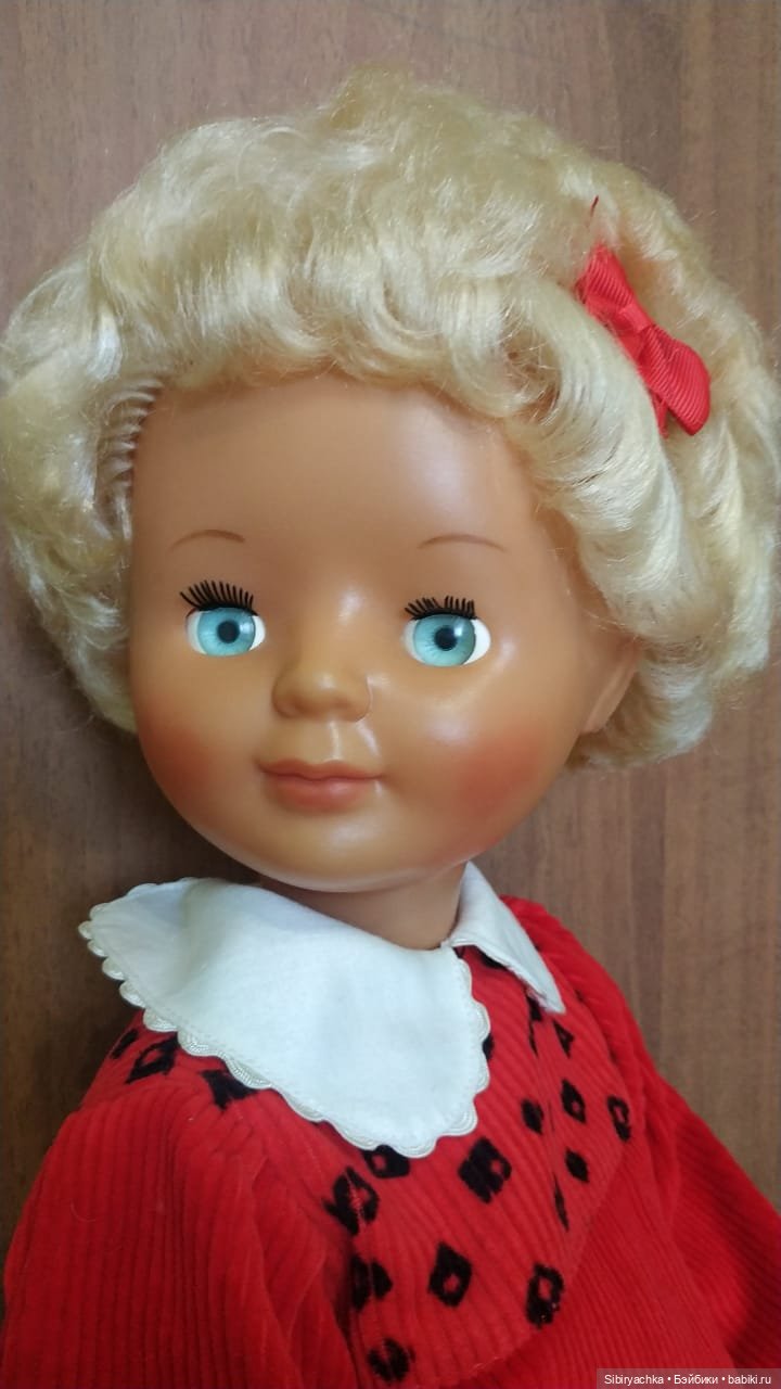 Жёлтые и красные наряды девочек из прошлого (фото 4)