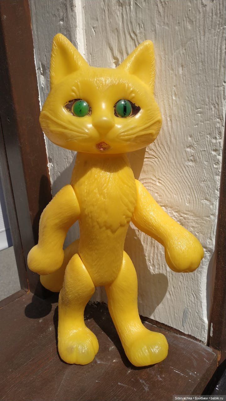 Котофей Иванович и Лиса Патрикеевна гуляют по городу (фото 3)