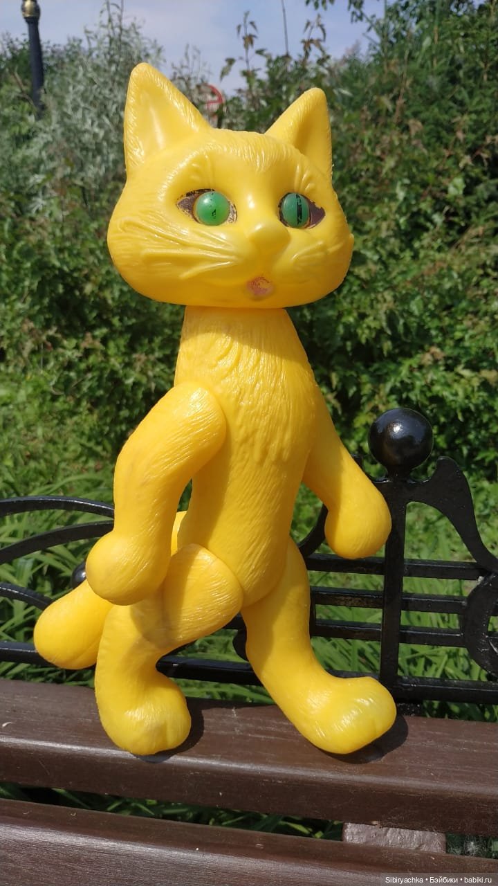 Котофей Иванович и Лиса Патрикеевна гуляют по городу (фото 7)