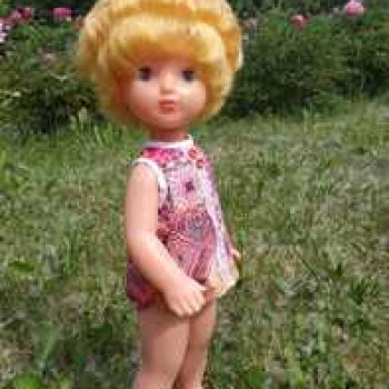 Валечка на прогулке