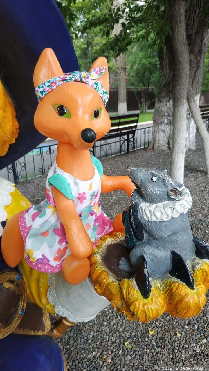 Небольшая прогулка Лисы Патрикеевны по городу