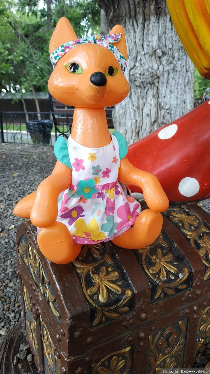 Небольшая прогулка Лисы Патрикеевны по городу