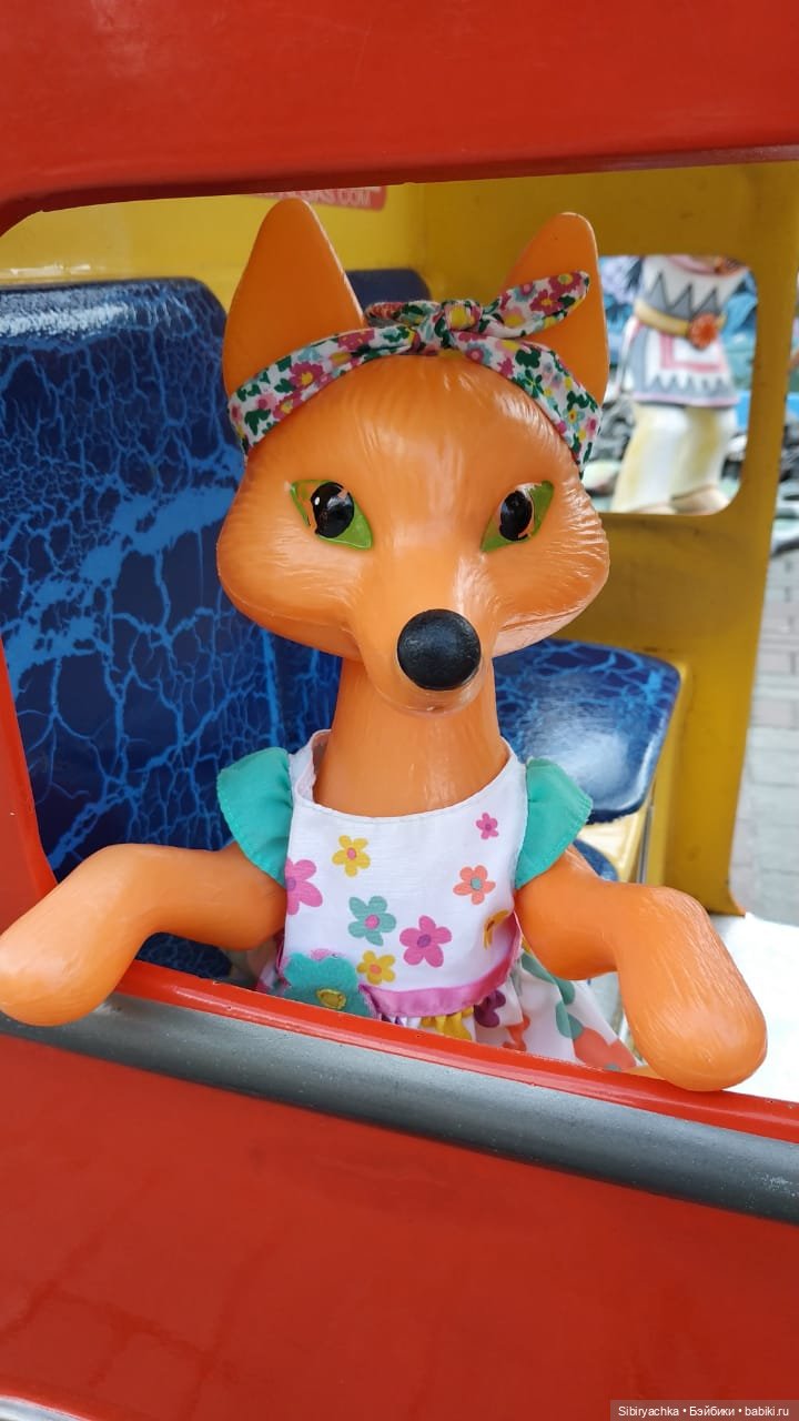 Небольшая прогулка Лисы Патрикеевны по городу