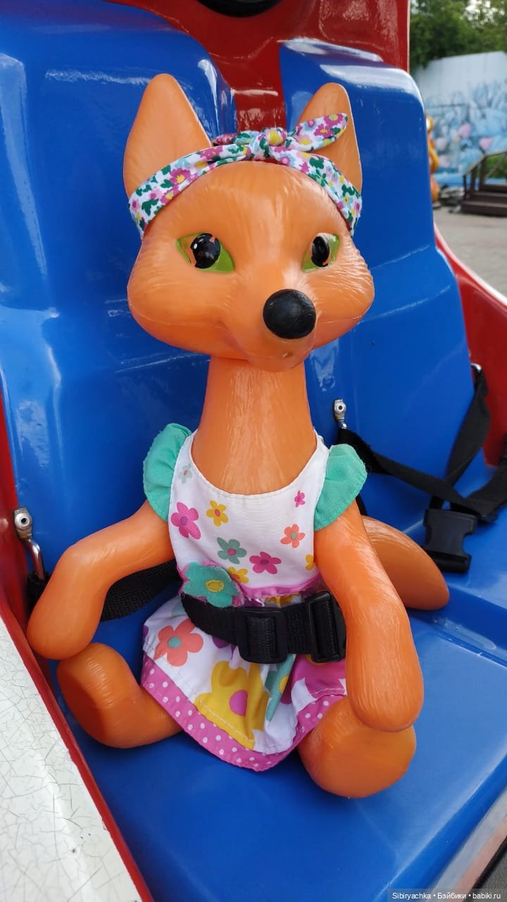 Небольшая прогулка Лисы Патрикеевны по городу (фото 2)