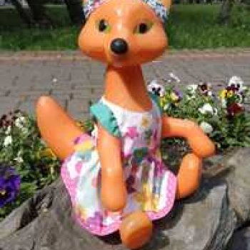 Небольшая прогулка Лисы Патрикеевны по городу.