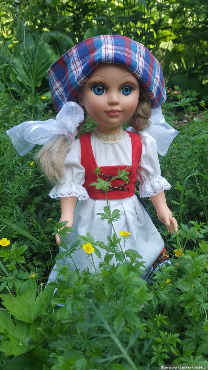 Настенька на прогулке — Российские куклы Весна