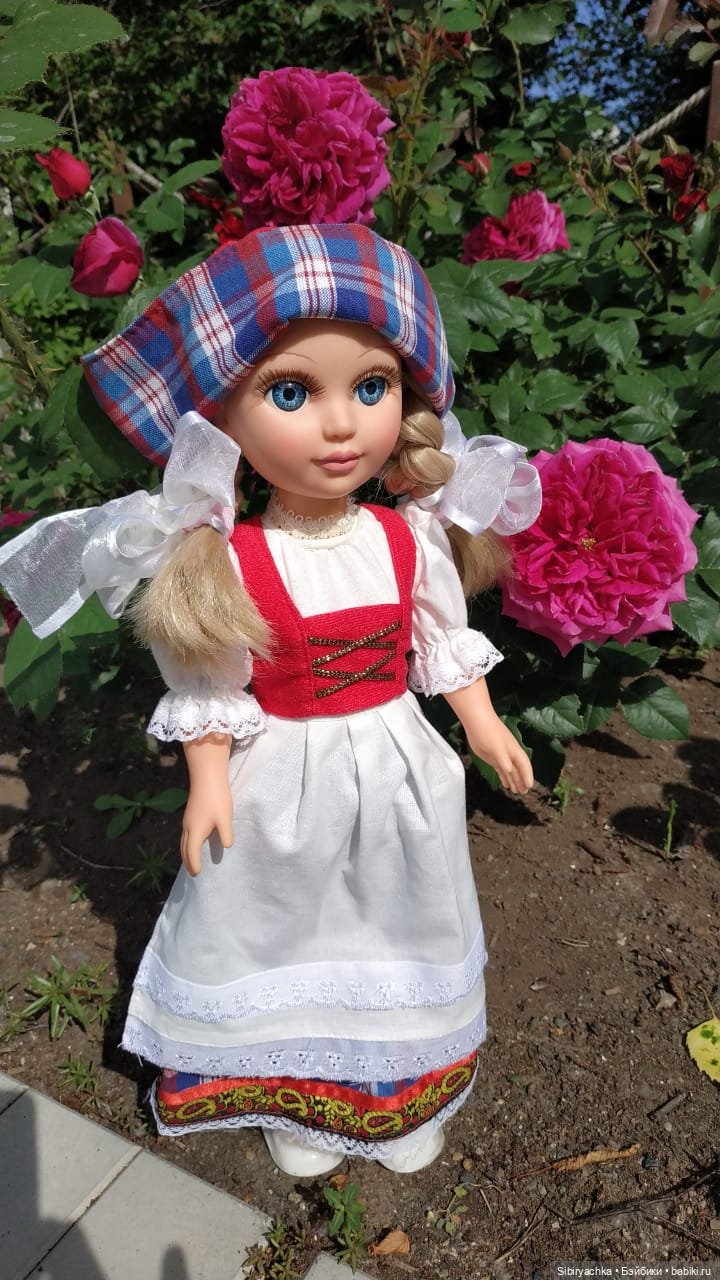 Настенька на прогулке — Российские куклы Весна