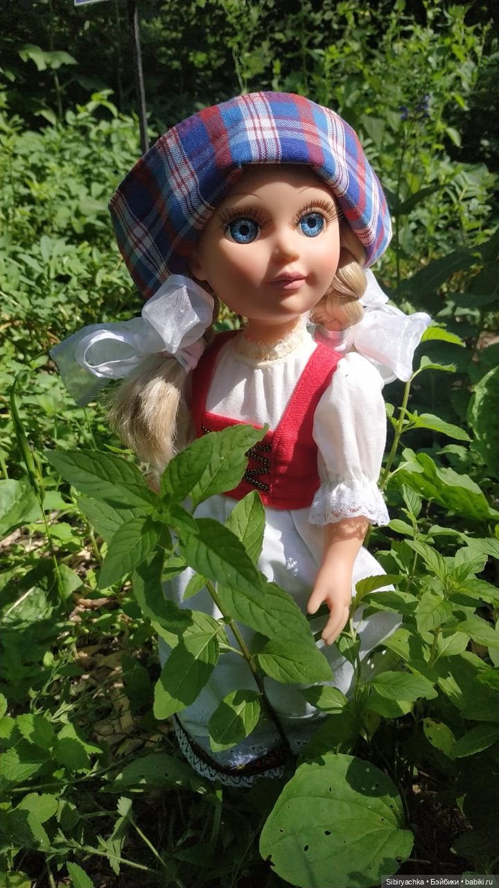 Настенька на прогулке — Российские куклы Весна (фото 5)