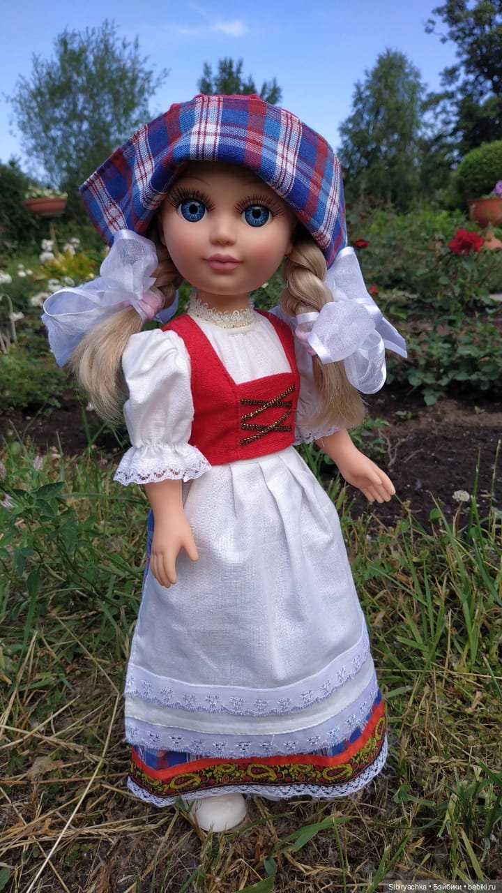 Настенька на прогулке — Российские куклы Весна