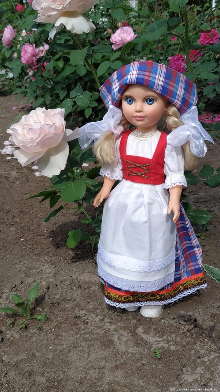 Настенька на прогулке — Российские куклы Весна