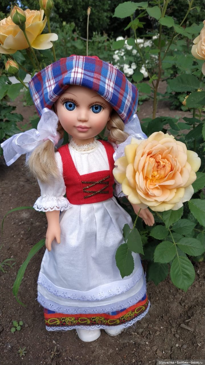 Настенька на прогулке — Российские куклы Весна