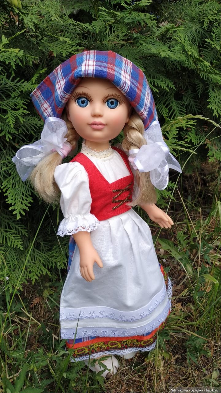 Настенька на прогулке — Российские куклы Весна
