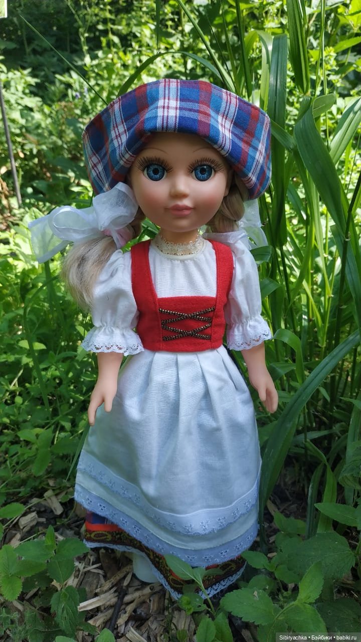 Настенька на прогулке — Российские куклы Весна (фото 3)