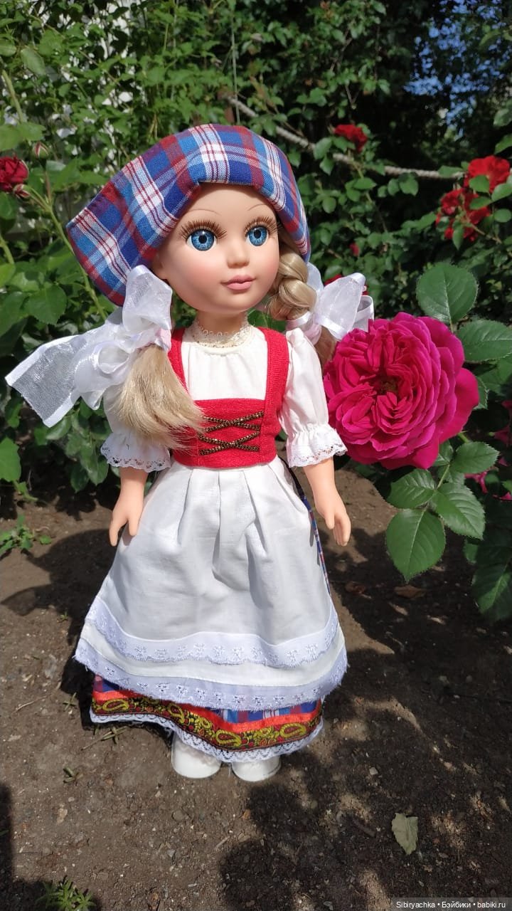 Настенька на прогулке — Российские куклы Весна