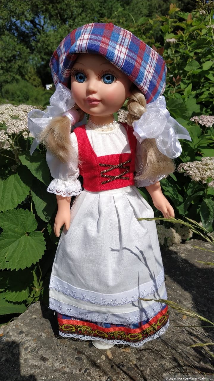 Настенька на прогулке — Российские куклы Весна