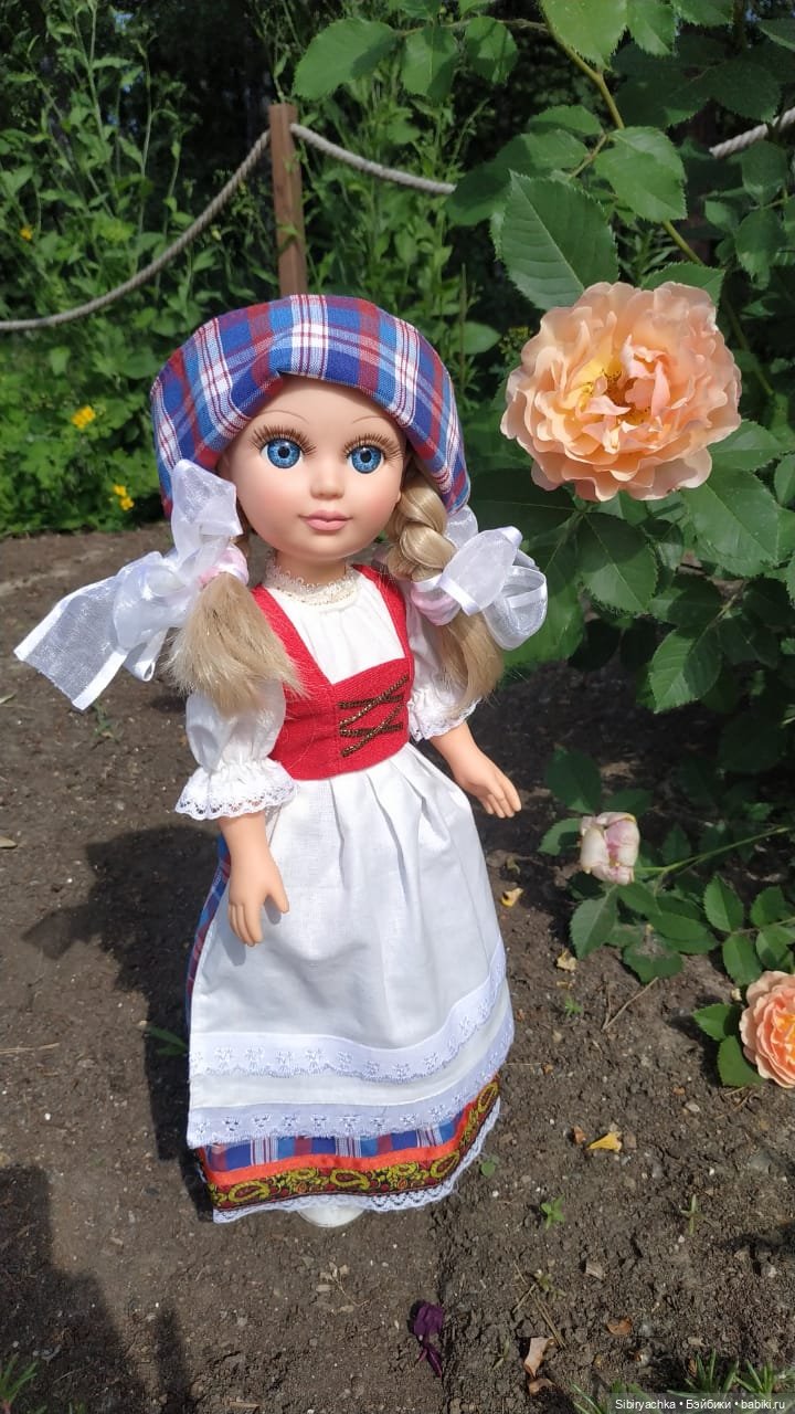 Настенька на прогулке — Российские куклы Весна (фото 10)