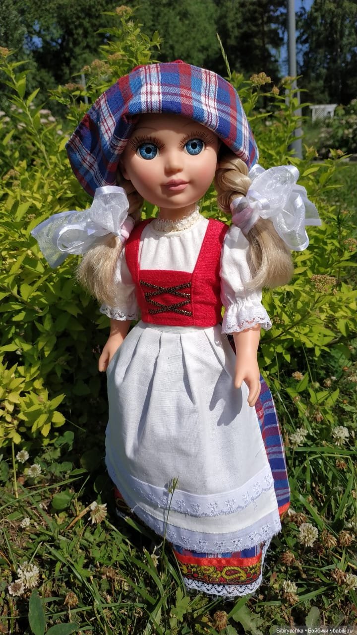 Настенька на прогулке — Российские куклы Весна