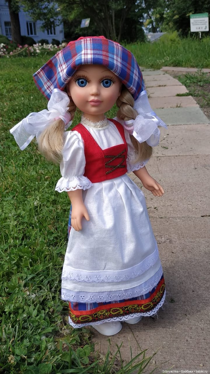 Настенька на прогулке — Российские куклы Весна