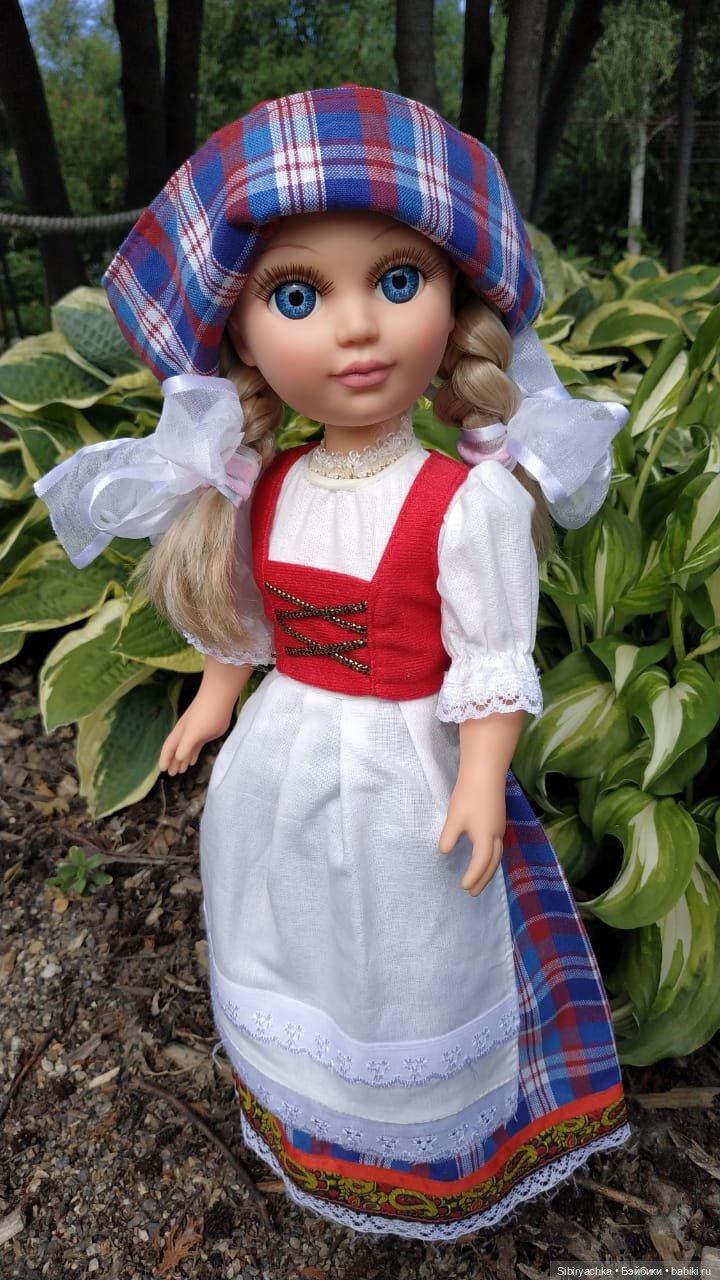 Настенька на прогулке — Российские куклы Весна