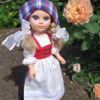 Настенька на прогулке.