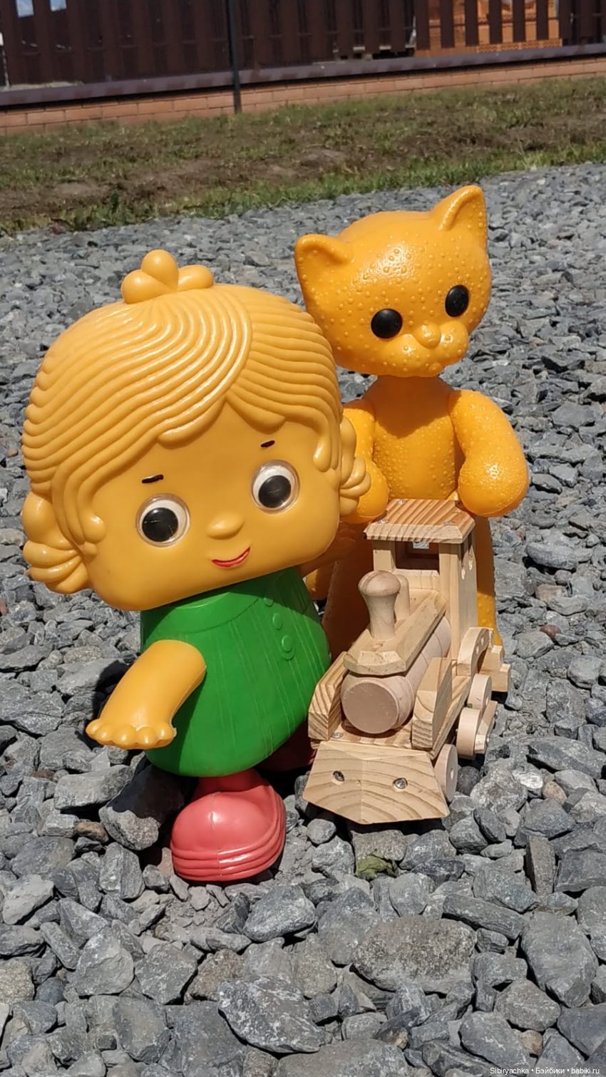 Беззаботное лето Дуняши и кошечки Мурочки