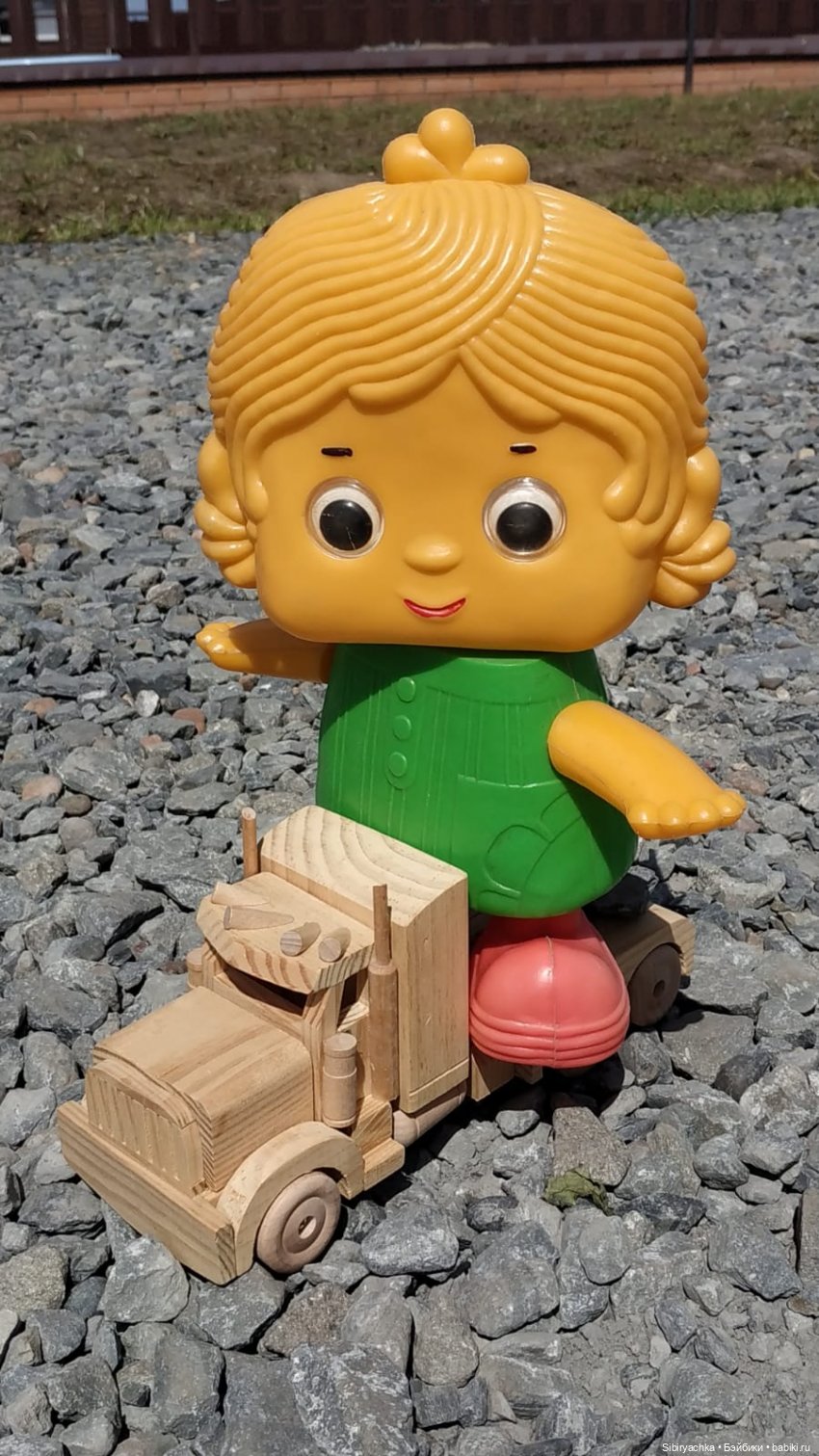 Беззаботное лето Дуняши и кошечки Мурочки