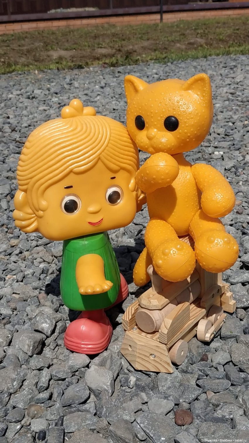 Беззаботное лето Дуняши и кошечки Мурочки