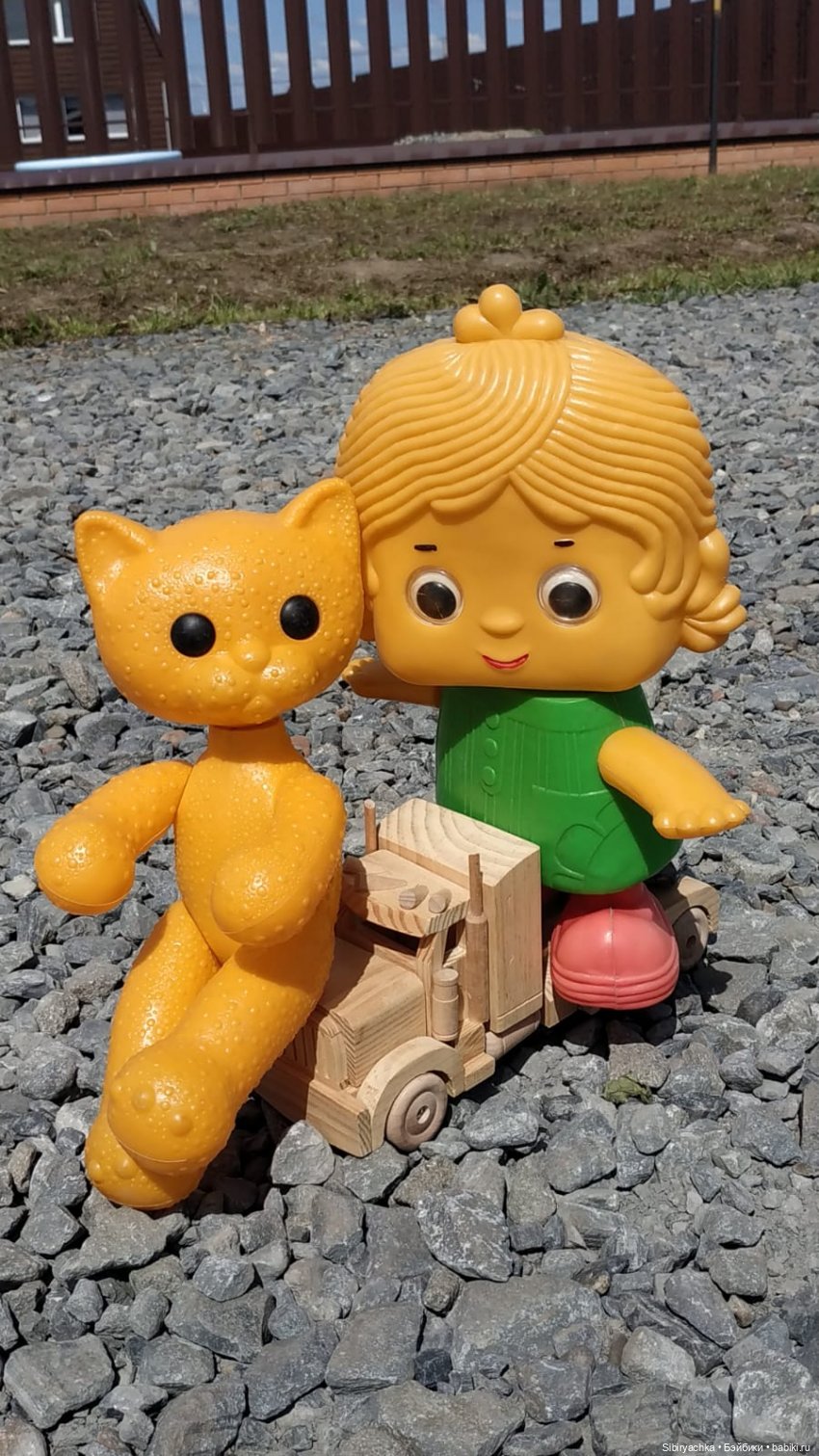 Беззаботное лето Дуняши и кошечки Мурочки