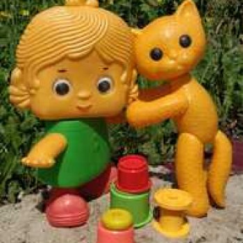 Беззаботное лето Дуняши и кошечки Мурочки.