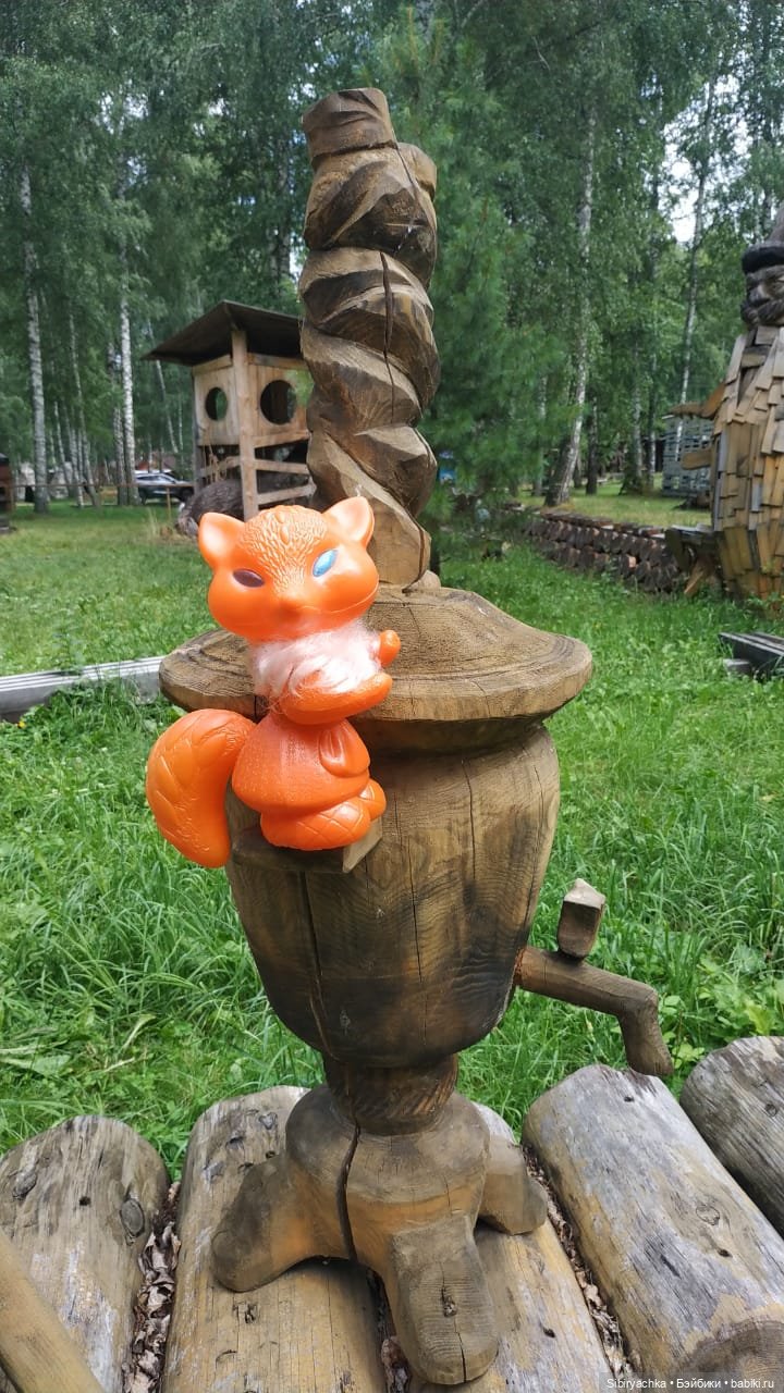 Небольшая прогулка Лисички-сестрички по деревне "Радость"