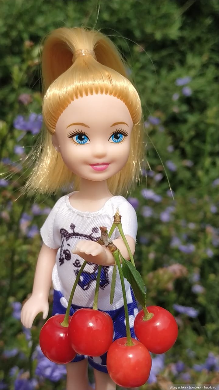 Летняя прогулка Анечки и Яночки