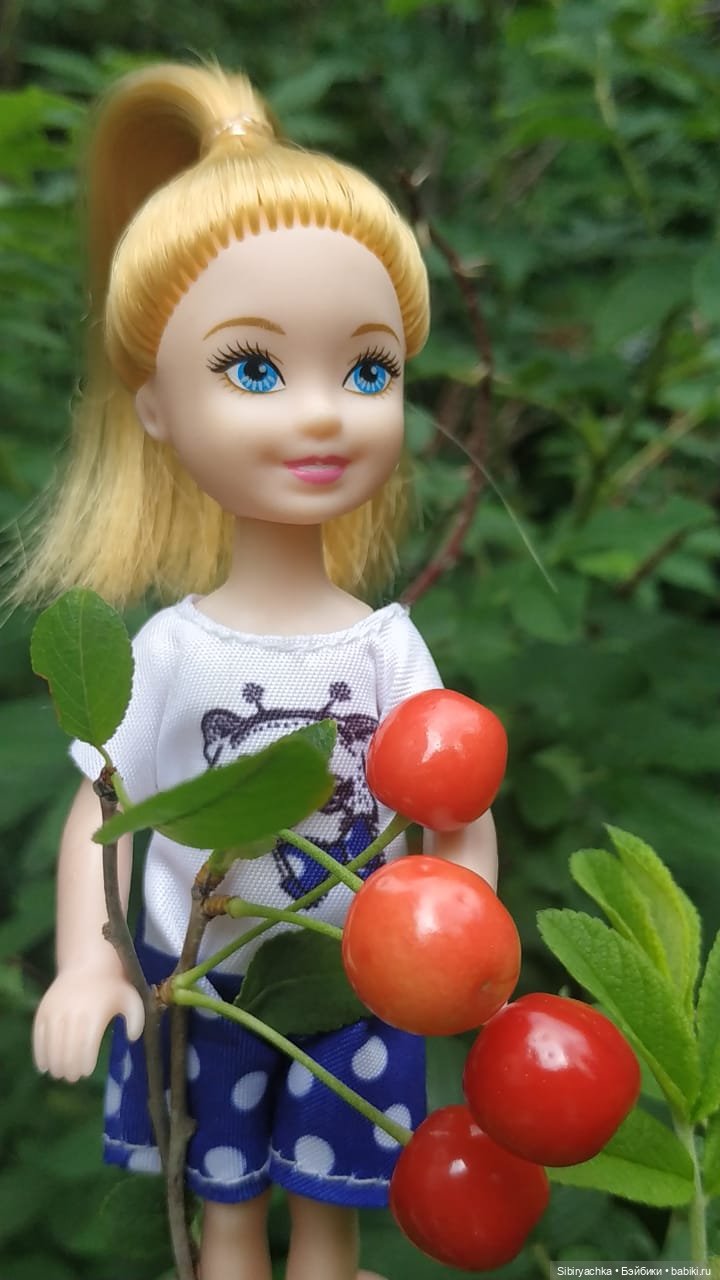 Летняя прогулка Анечки и Яночки