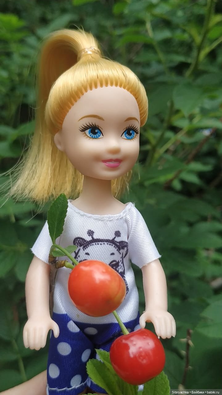 Летняя прогулка Анечки и Яночки