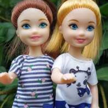 Летняя прогулка Анечки и Яночки.