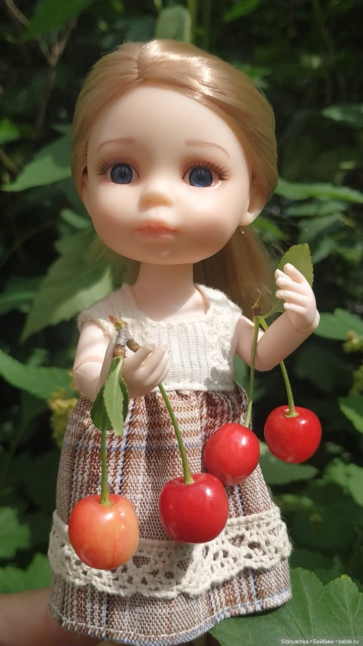 Летние прогулки Лизоньки и Полины