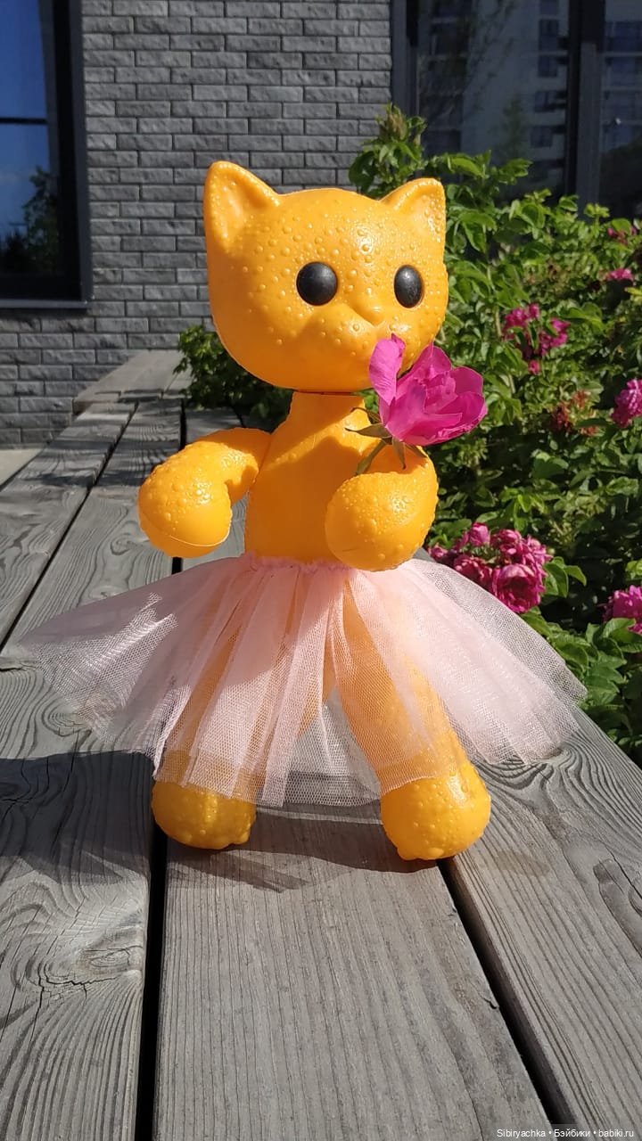 Кошечка Мурочка радуется лету и теплу (фото 6)