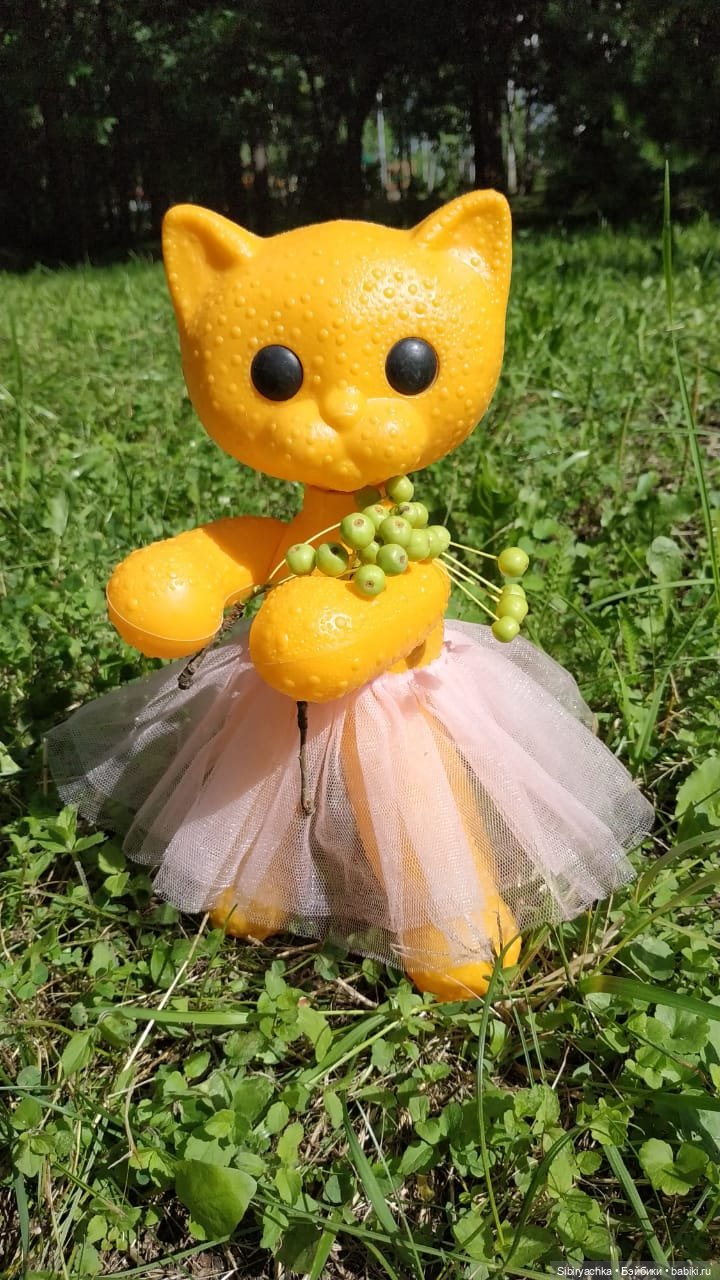 Кошечка Мурочка радуется лету и теплу