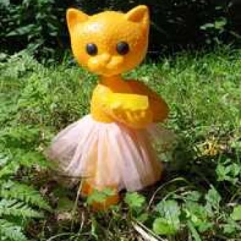 Кошечка Мурочка радуется лету и теплу.