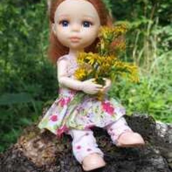 Лизонька в лесу.