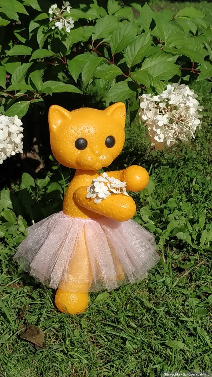 Кошечка Мурочка радуется лету и теплу (фото 5)