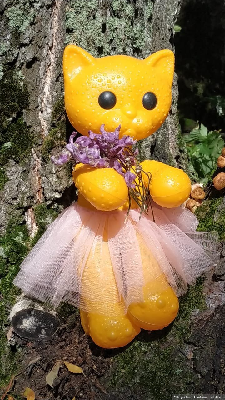 Кошечка Мурочка в любимом лесу