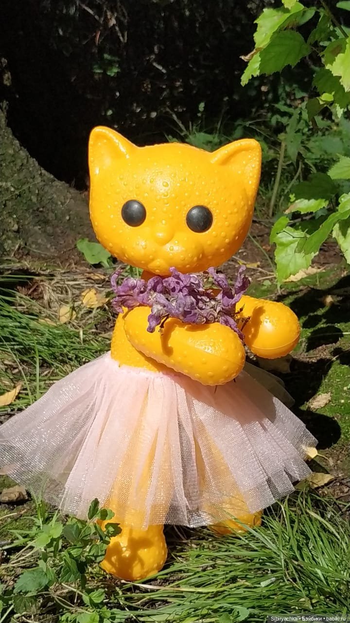 Кошечка Мурочка в любимом лесу