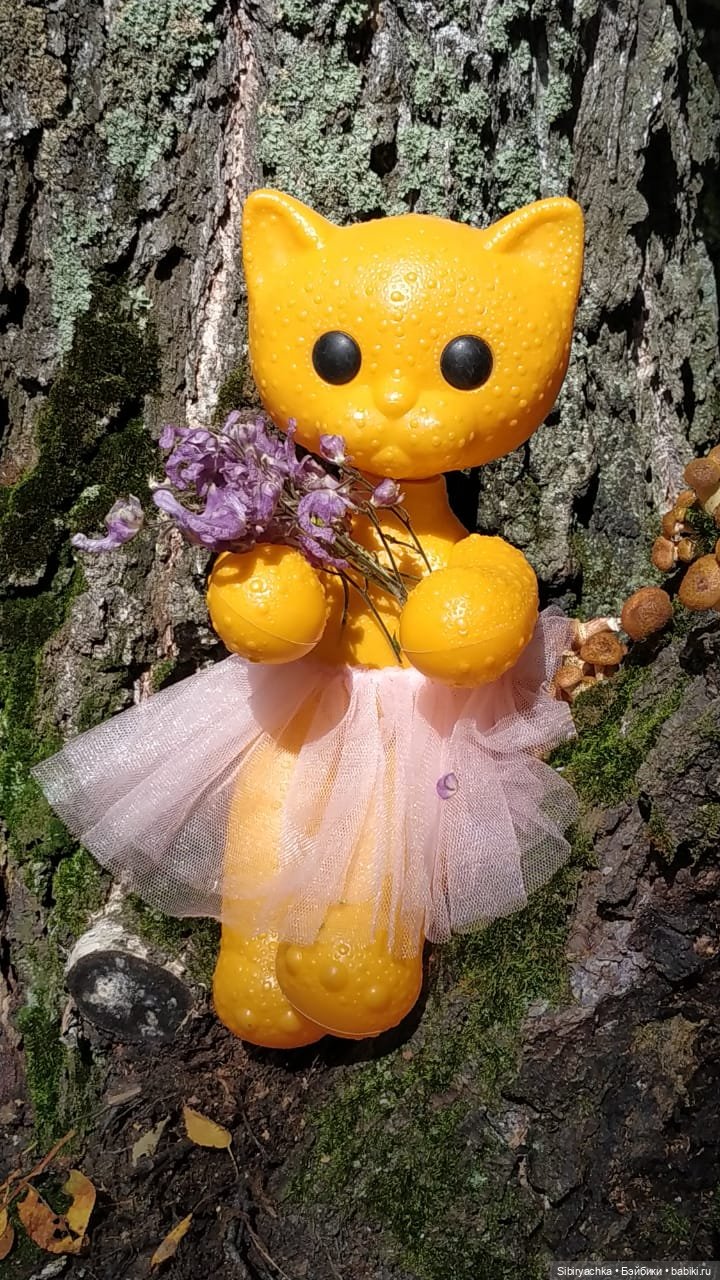 Кошечка Мурочка в любимом лесу